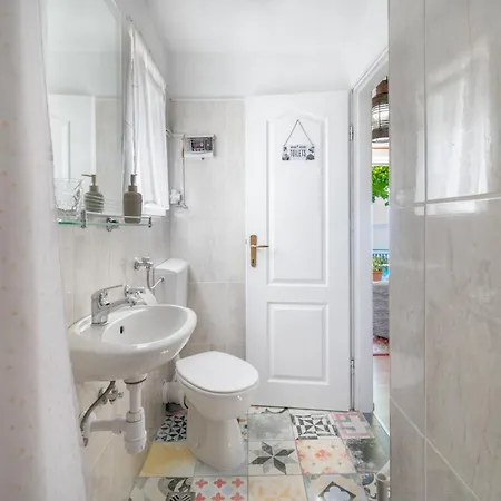 Karla Planinska Kuca * Baška Voda